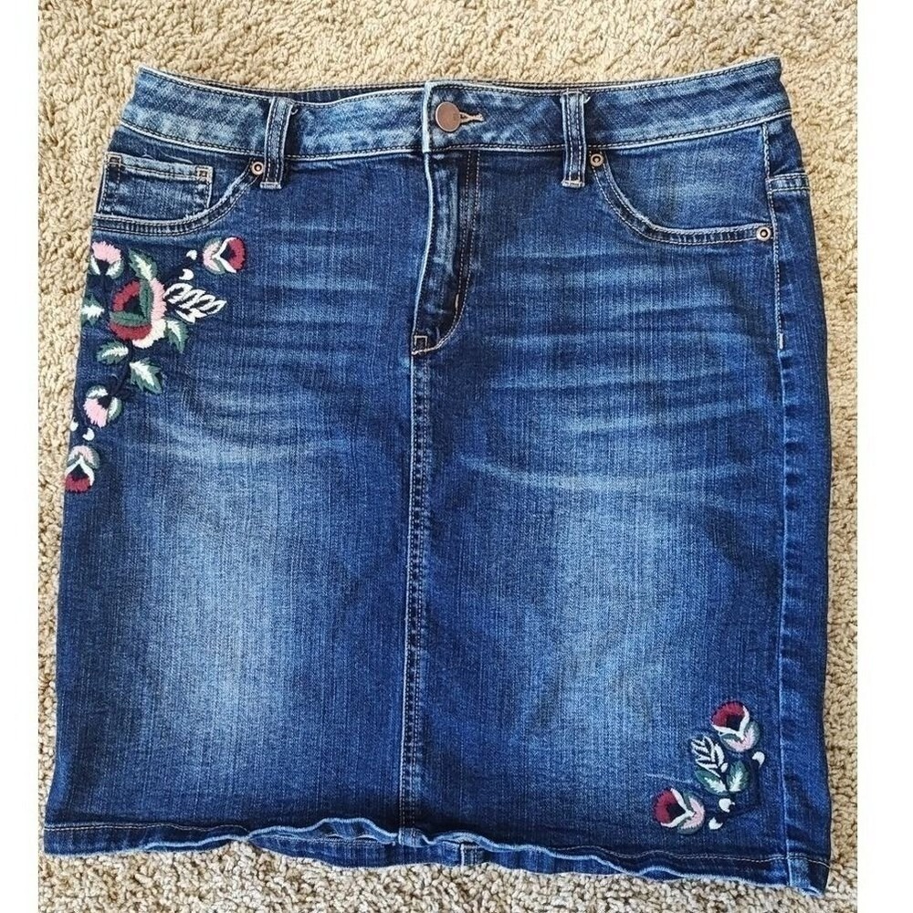 NY&Co Floral‎ Embroidered Denim Mini Skirt Size 8 Blue used boho chic aesthetic
